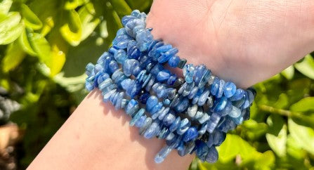 Gemstone Chip Bracelet - Blue Quartz (longer string)